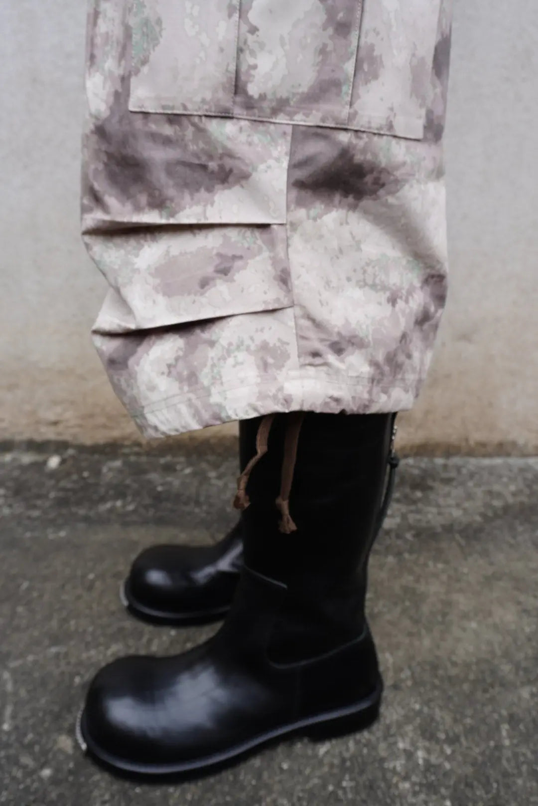 DANGEROUS CAMO WEIRD PANTS - Anann