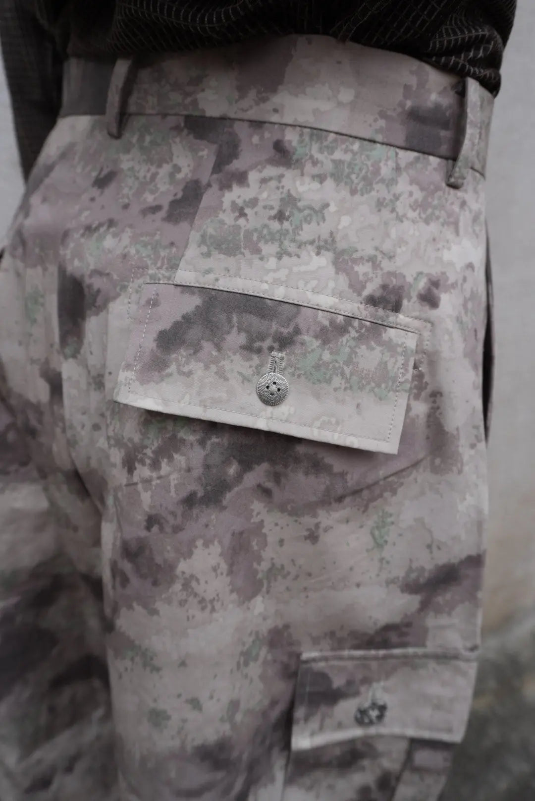 DANGEROUS CAMO WEIRD PANTS - Anann
