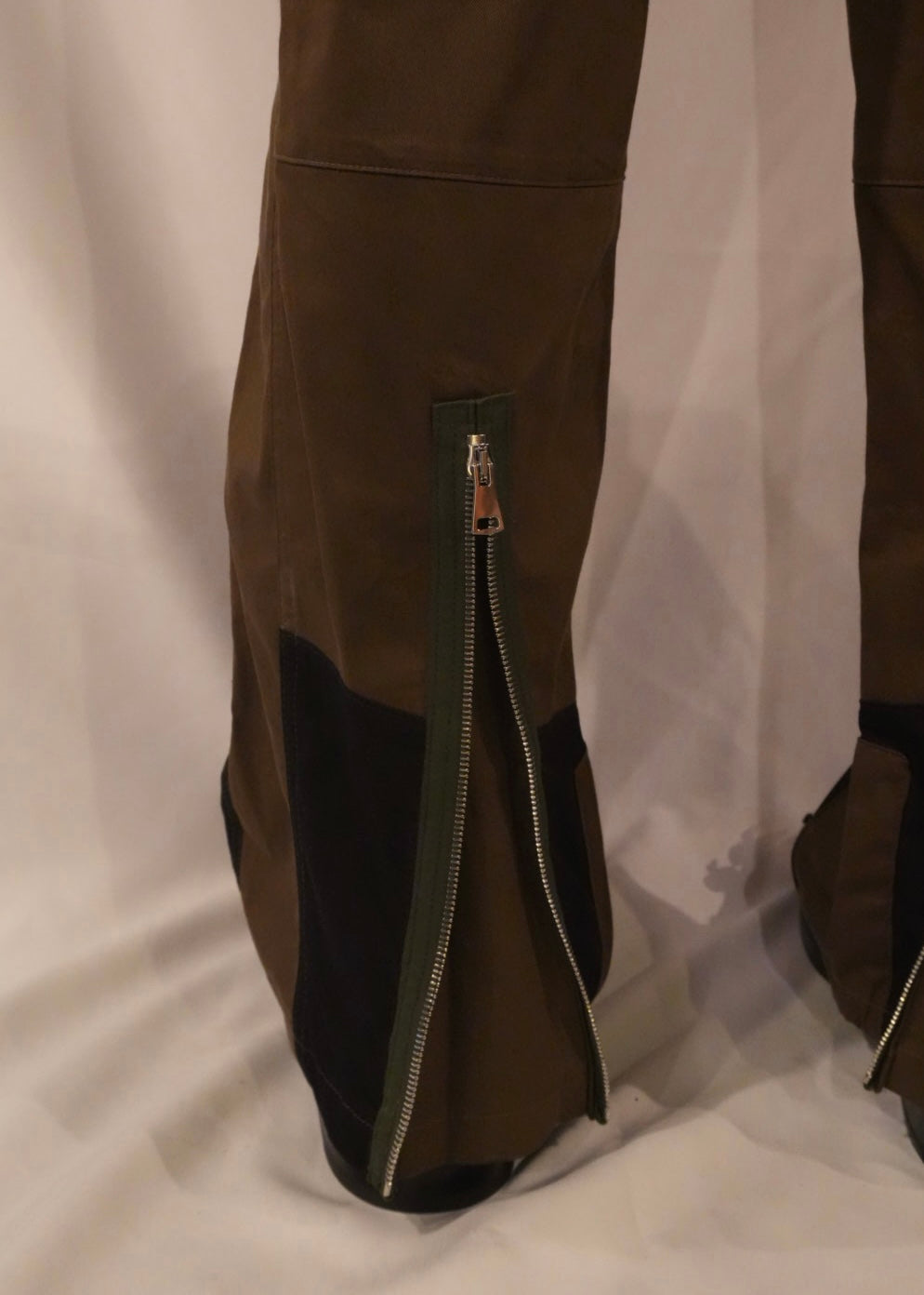 PARACHUTE TROUSERS
