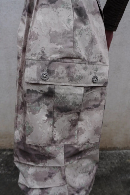 DANGEROUS CAMO WEIRD PANTS - Anann